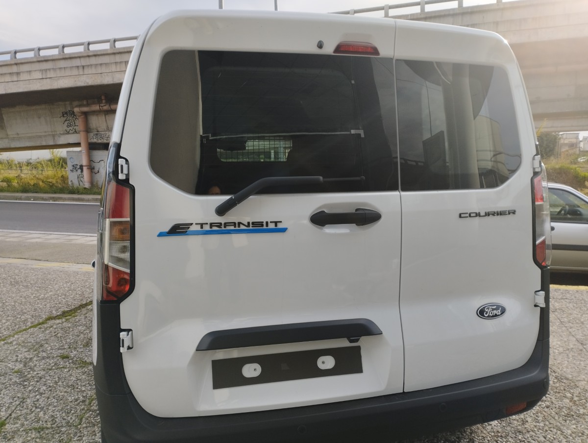 Transit Courier Van Trend Electric